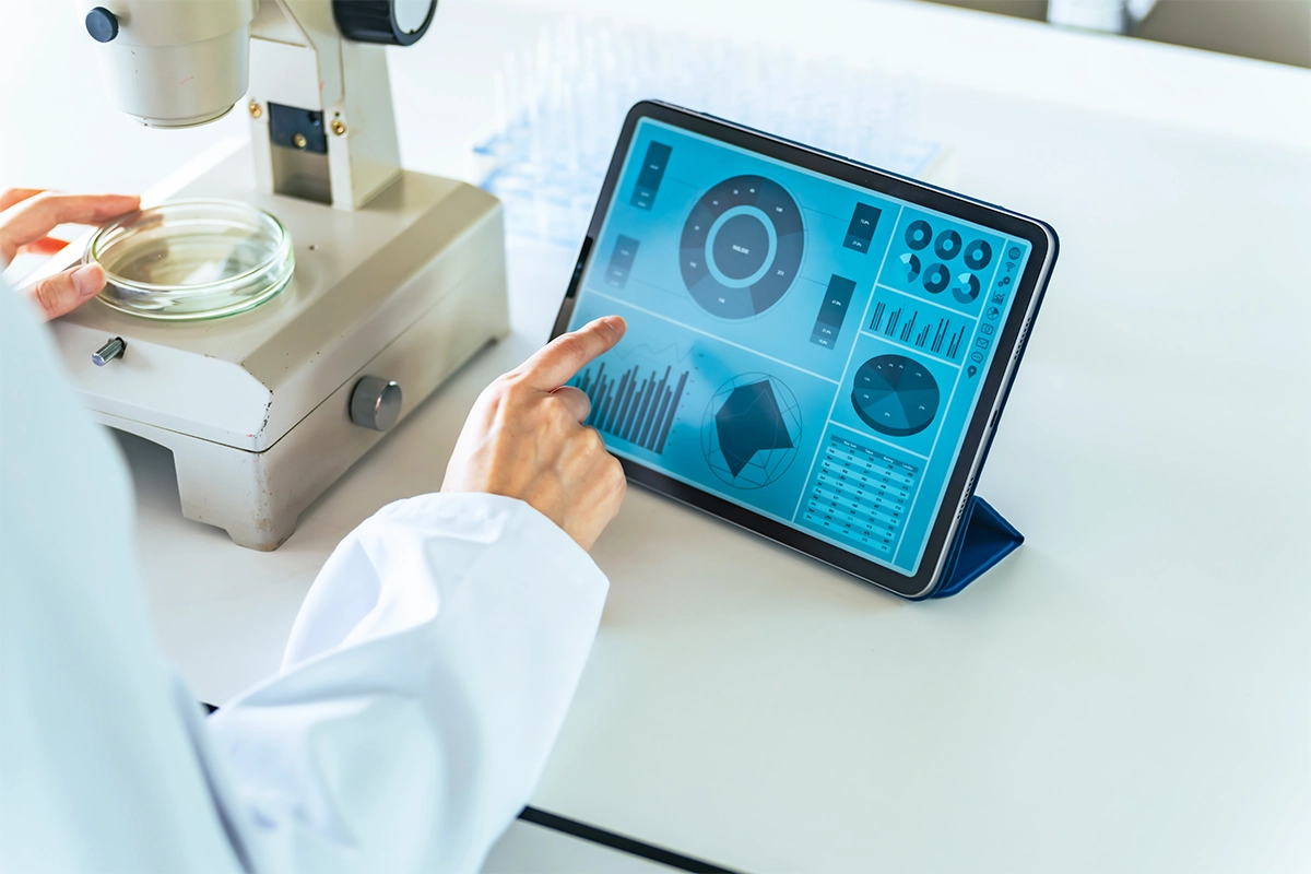 Food scientist using AI system.